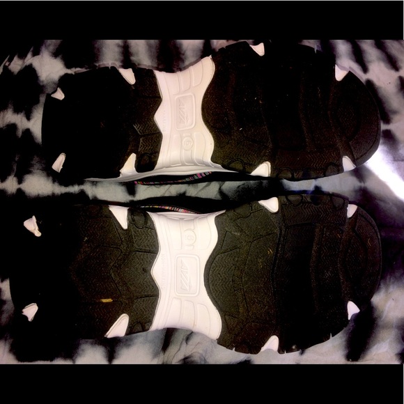 Avia Slip on Sneakers - Picture 2 of 3